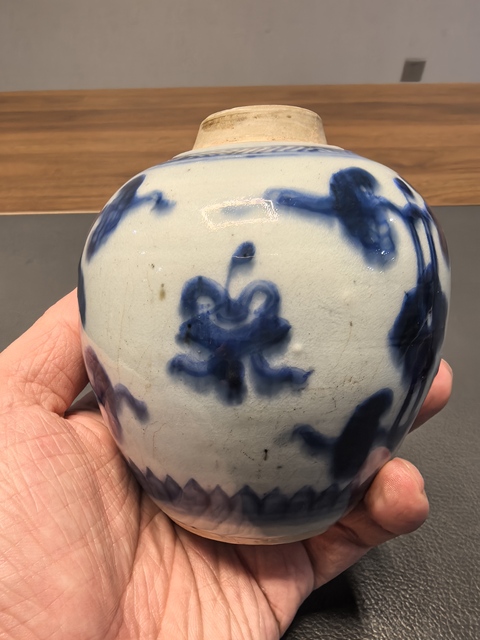 古玩陶瓷康熙一把抓青花花間八寶紋罐拍賣,當(dāng)前價(jià)格1980元