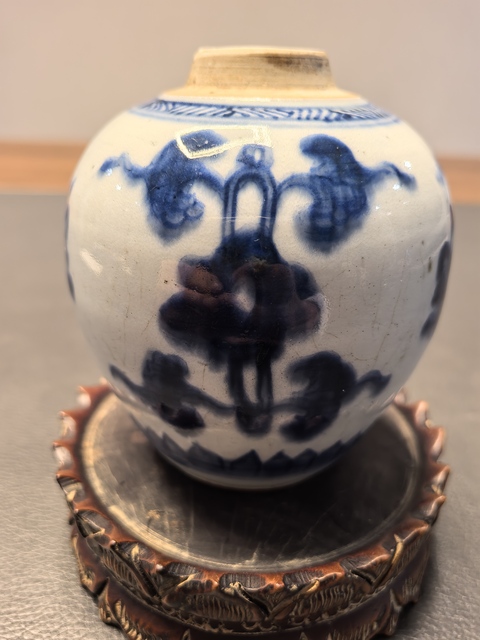 古玩陶瓷康熙一把抓青花花間八寶紋罐拍賣,當(dāng)前價(jià)格1980元