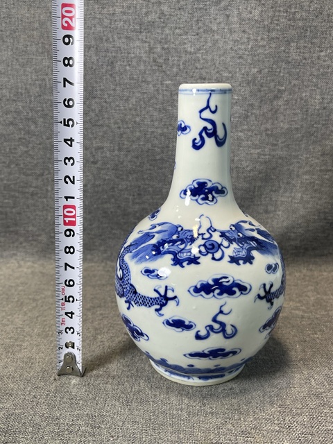 古玩陶瓷青花趕珠龍紋天球瓶拍賣,當(dāng)前價(jià)格3800元