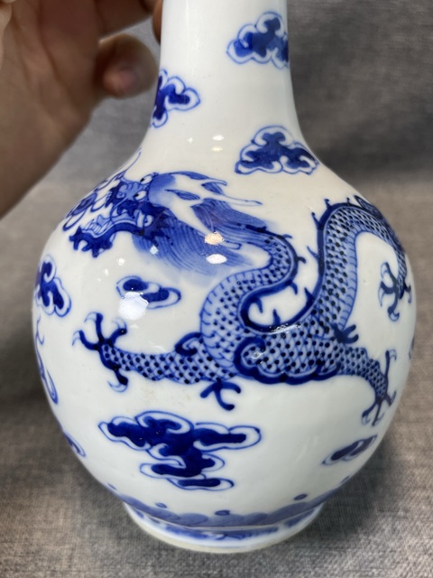 古玩陶瓷青花趕珠龍紋天球瓶拍賣,當(dāng)前價(jià)格3800元