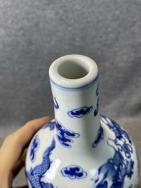 古玩陶瓷青花趕珠龍紋天球瓶拍賣,當(dāng)前價(jià)格3800元