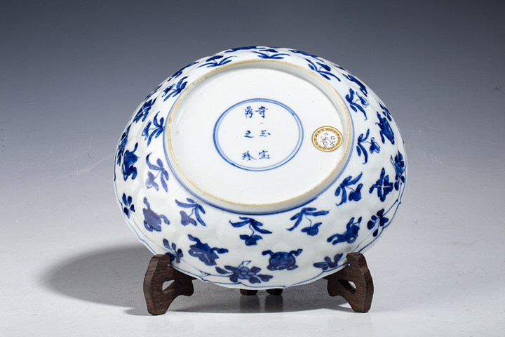 古玩陶瓷(優品)清康熙·青花開窗花卉雜寶紋花口盤拍賣,當前價格0元
