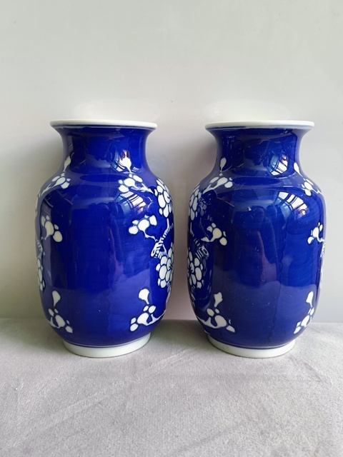 古玩陶瓷青花冰梅紋燈籠瓶拍賣(mài),當(dāng)前價(jià)格398元