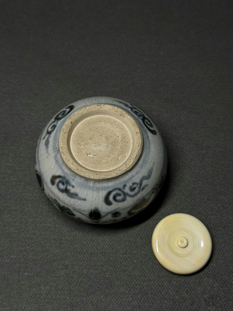 古玩陶瓷明代·回流青花纏枝花卉紋茶入拍賣，當前價格6568元