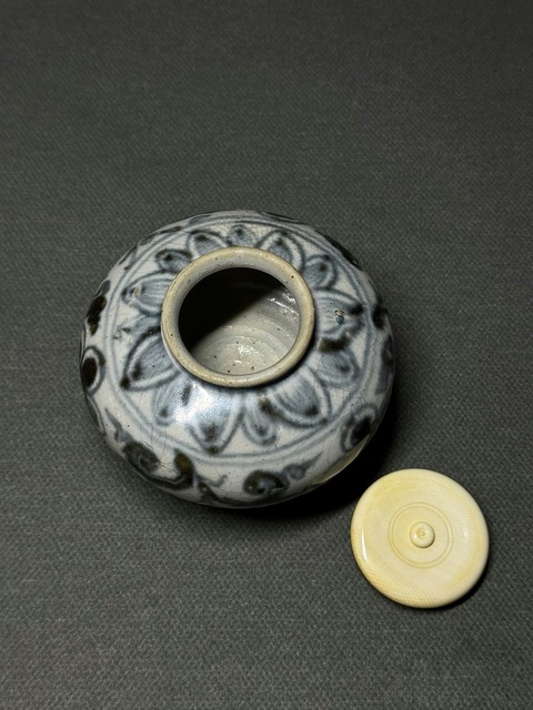 古玩陶瓷明代·回流青花纏枝花卉紋茶入拍賣，當前價格6568元