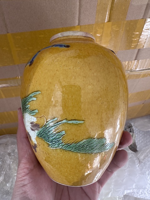 古玩陶瓷黃釉素三彩刻梅妻鶴子圖罐拍賣,當前價格3000元