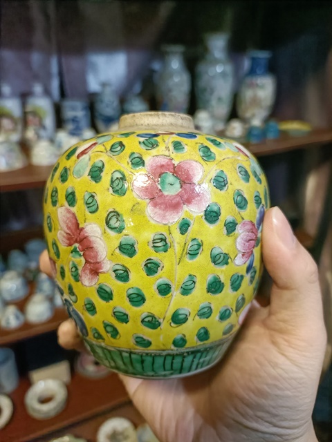 古玩陶瓷乾隆黃地粉彩花卉紋手把罐拍賣，當前價格4500元