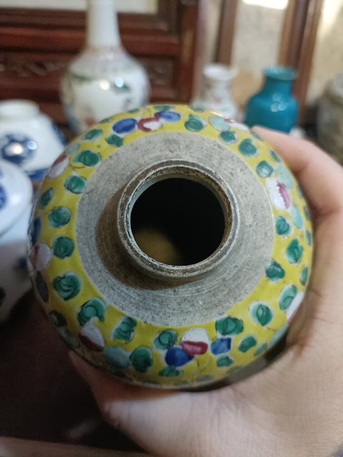 古玩陶瓷乾隆黃地粉彩花卉紋手把罐拍賣，當前價格4500元