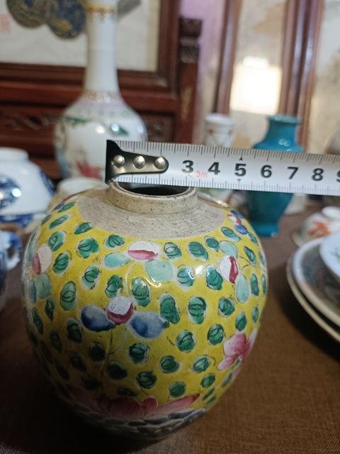 古玩陶瓷乾隆黃地粉彩花卉紋手把罐拍賣，當前價格4500元