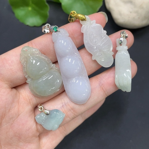 古玩玉器207天然翡翠掛件一組一手走拍賣,當(dāng)前價格298元