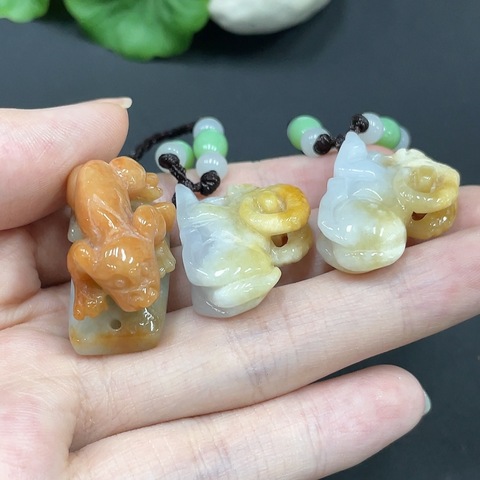 古玩玉器213天然翡翠小動物掛件三件一手走拍賣,當(dāng)前價格290元