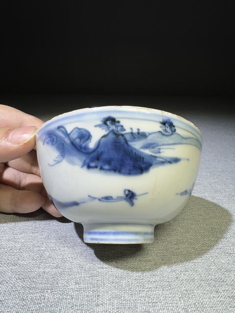 古玩陶瓷明代晚期青花人物山水玉璧底青花茶圓明代青花茶杯拍賣,當(dāng)前價格2400元