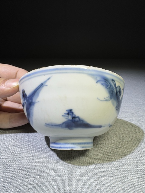 古玩陶瓷明代晚期青花人物山水玉璧底青花茶圓明代青花茶杯拍賣,當(dāng)前價格2400元