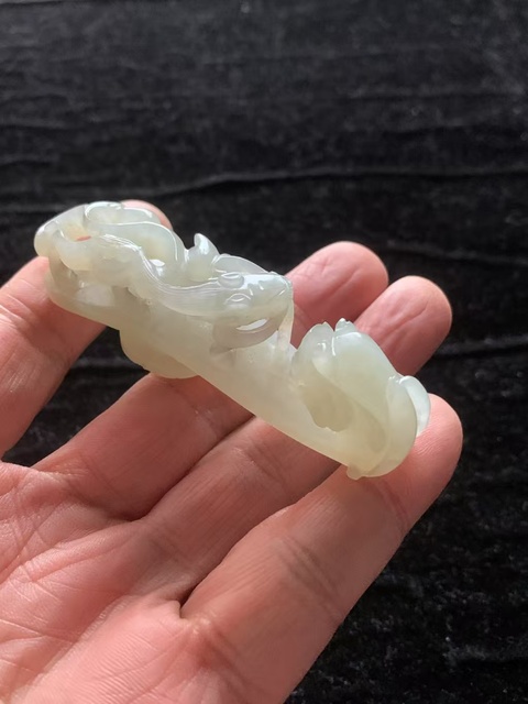 古玩玉器清代和田玉雕“蒼龍教子”帶鉤拍賣，當前價格12000元