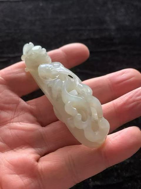 古玩玉器清代和田玉雕“蒼龍教子”帶鉤拍賣，當前價格12000元
