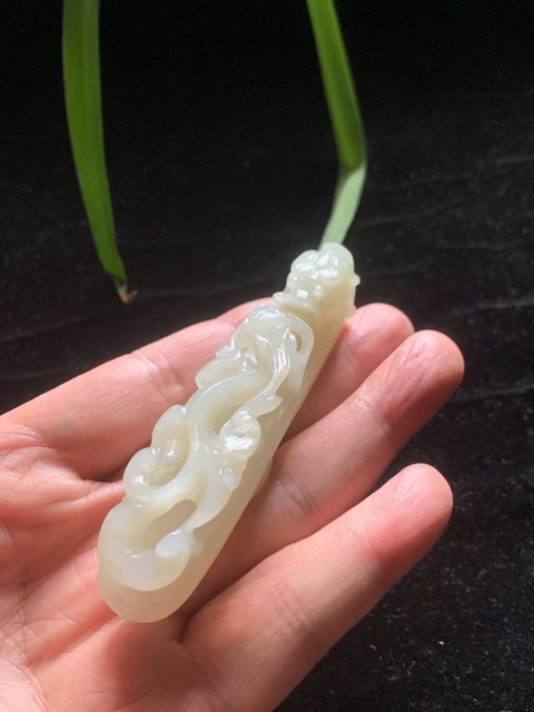 古玩玉器清代和田白玉雕“蒼龍教子”帶鉤拍賣，當前價格12000元
