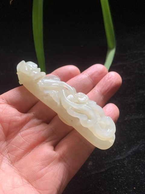 古玩玉器清代和田白玉雕“蒼龍教子”帶鉤拍賣，當前價格12000元
