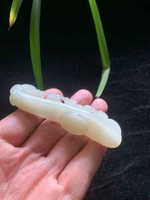 古玩玉器清代和田白玉雕“蒼龍教子”帶鉤拍賣，當前價格12000元