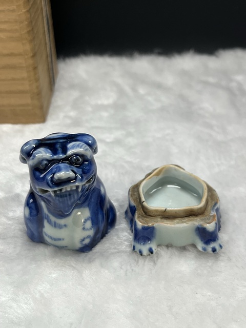 古玩陶瓷清中晚·青花獅子香薰擺件真品鑒賞圖
