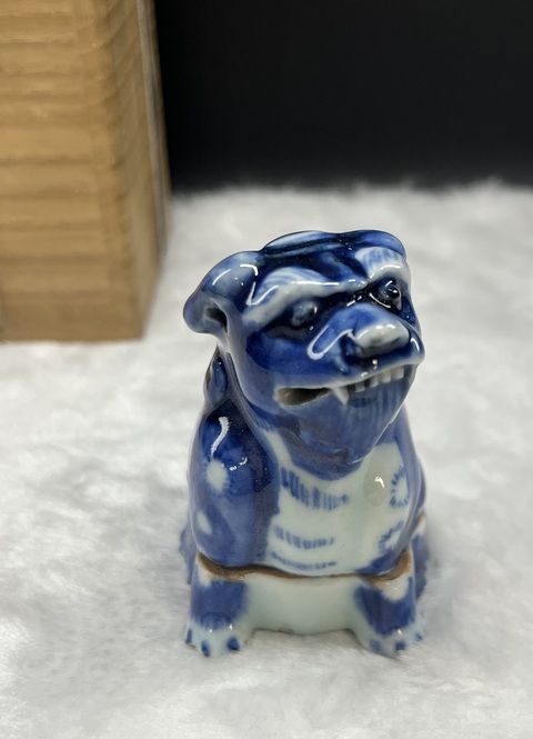 古玩陶瓷清中晚·青花獅子香薰擺件真品鑒賞圖