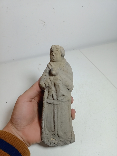 古玩陶瓷灰陶抱娃俑拍賣,當前價格3600元