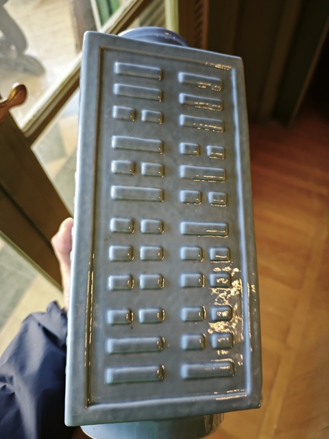 古玩陶瓷天藍釉八卦紋琮式瓶拍賣,當前價格0元