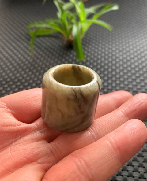 古玩玉器清代和田玉雕“素紋扳指”拍賣,當前價格2800元