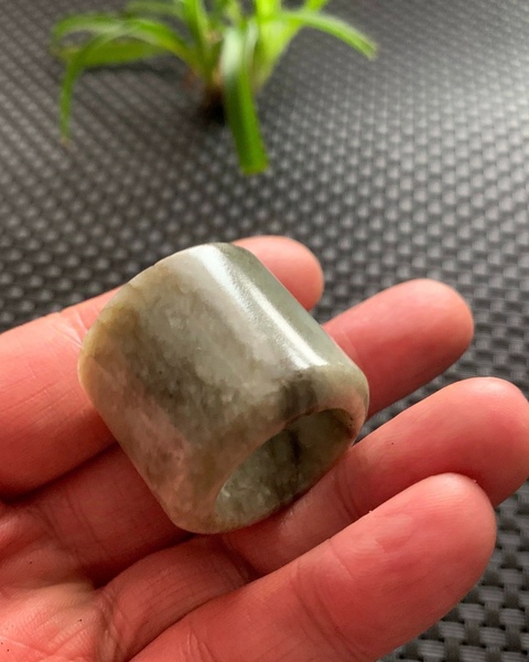 古玩玉器清代和田玉雕“素紋扳指”拍賣,當前價格2800元
