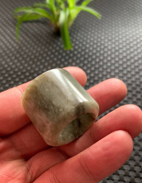 古玩玉器清代和田玉雕“素紋扳指”拍賣,當前價格2800元