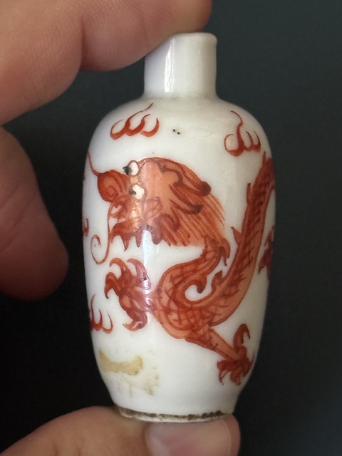 古玩陶瓷晚清·礬紅龍紋鼻煙壺真品鑒賞圖