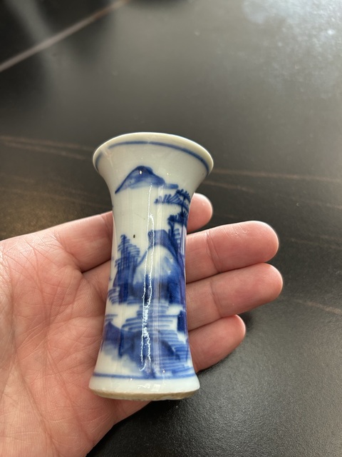 青花山水人物紋小花觚拍賣，當(dāng)前價(jià)格3300元