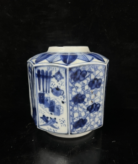 古玩陶瓷清晚-青花花卉紋六方瓶拍賣,當(dāng)前價格99元
