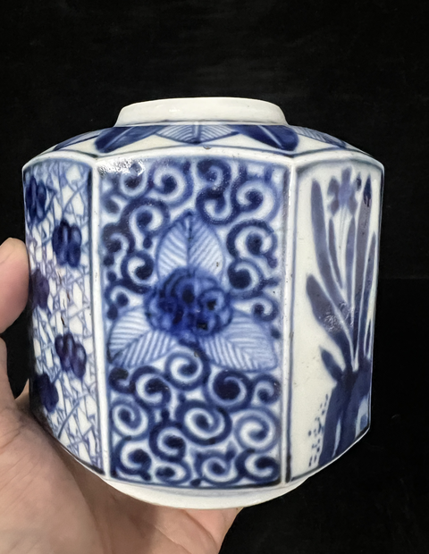 古玩陶瓷清晚-青花花卉紋六方瓶拍賣,當(dāng)前價格99元