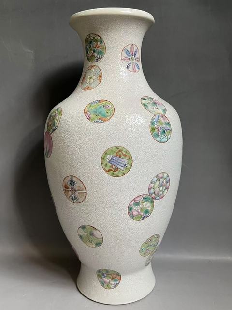 古玩陶瓷軋道粉彩皮球花紋觀音瓶拍賣,當前價格18000元
