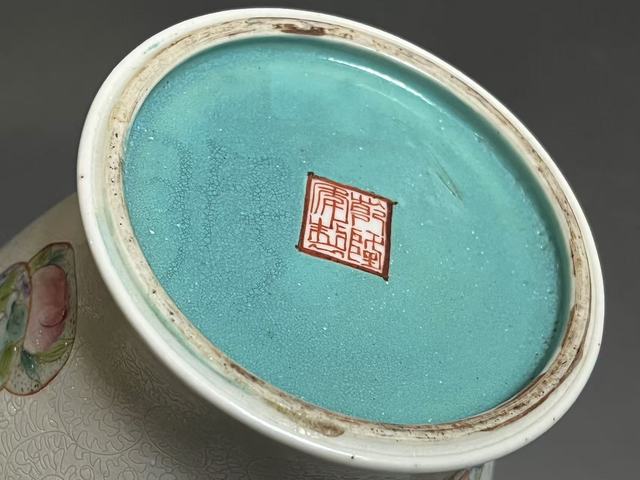 古玩陶瓷軋道粉彩皮球花紋觀音瓶拍賣,當前價格18000元