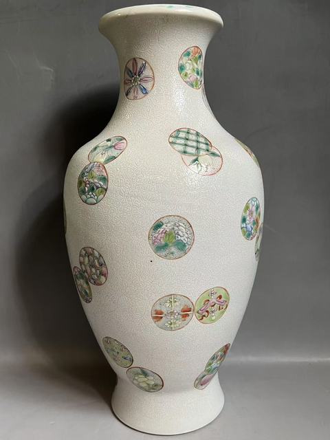 古玩陶瓷軋道粉彩皮球花紋觀音瓶拍賣,當前價格18000元