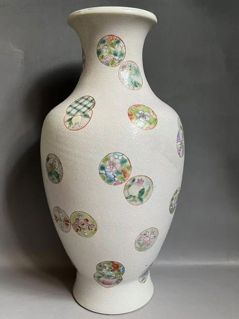 古玩陶瓷軋道粉彩皮球花紋觀音瓶拍賣,當前價格18000元