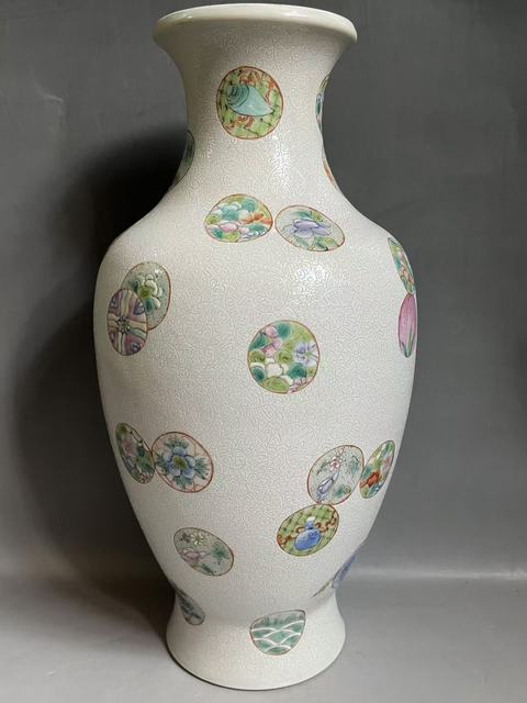 古玩陶瓷軋道粉彩皮球花紋觀音瓶拍賣,當前價格18000元