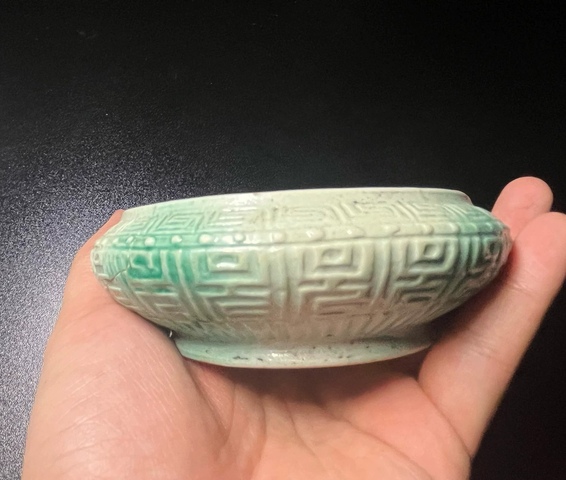 古玩陶瓷清中晚期吹釉雕瓷粉彩水盂拍賣,當(dāng)前價(jià)格700元