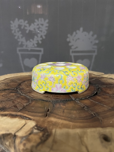 古玩陶瓷黃地粉彩花卉紋花插拍賣,當前價格1588元