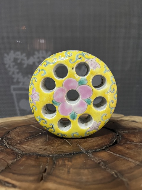 古玩陶瓷黃地粉彩花卉紋花插拍賣,當前價格1588元