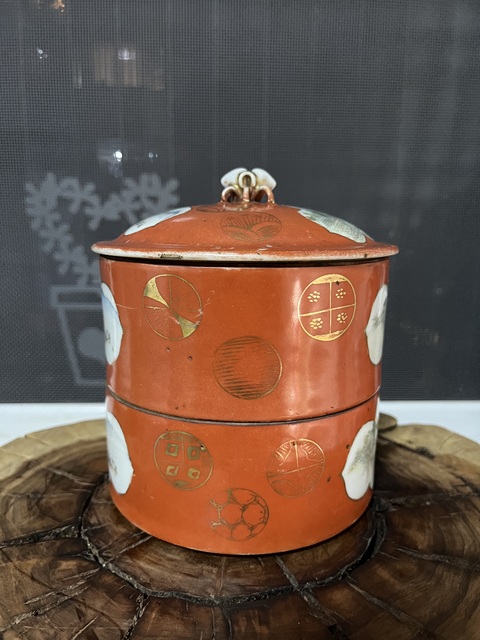 古玩陶瓷礬紅開光淺絳彩山水人物節(jié)盒拍賣,當(dāng)前價(jià)格1888元