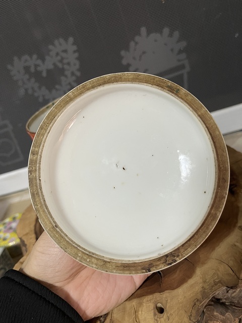 古玩陶瓷礬紅開光淺絳彩山水人物節(jié)盒拍賣,當(dāng)前價(jià)格1888元
