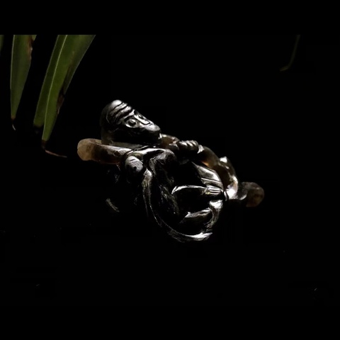 古玩玉器明末清初和田玉雕“靈猴獻壽”擺件拍賣,當前價格42000元