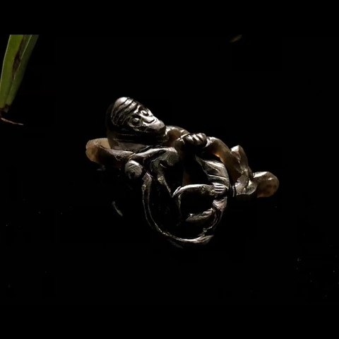 古玩玉器明末清初和田玉雕“靈猴獻壽”擺件拍賣,當前價格42000元