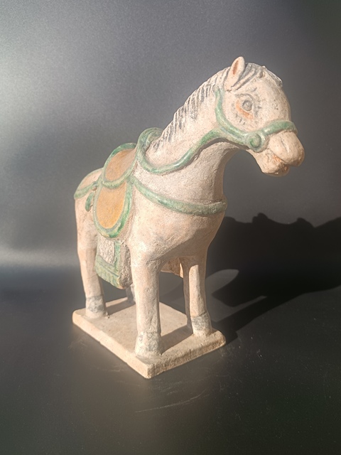 古玩陶瓷明～三彩戰馬【年底漏??拍起來】拍賣，當前價格3500元