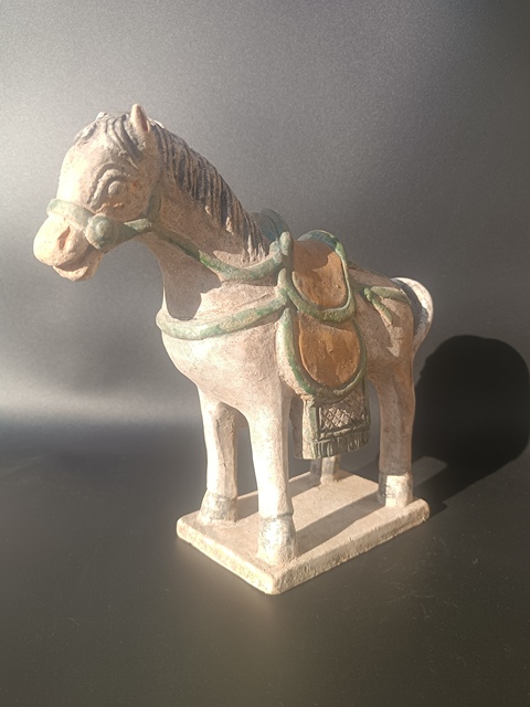 古玩陶瓷明～三彩戰馬【年底漏??拍起來】拍賣，當前價格3500元