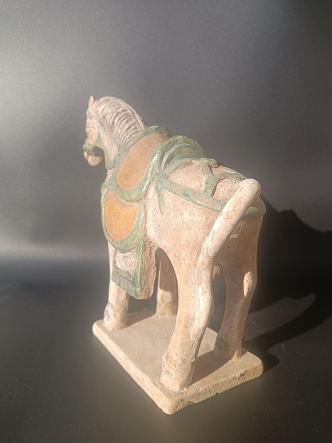 古玩陶瓷明～三彩戰馬【年底漏??拍起來】拍賣，當前價格3500元