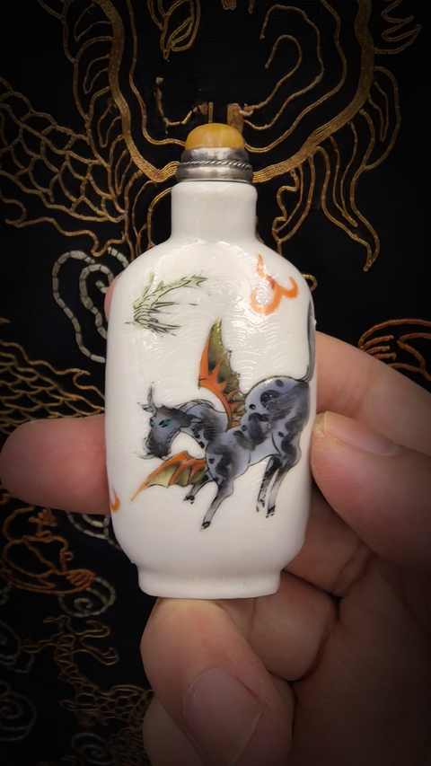 古玩陶瓷粉彩海八怪紋鼻煙壺拍賣，當(dāng)前價格6888元