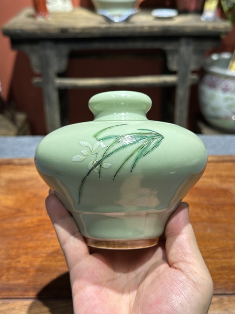古玩陶瓷清代乾隆粉青釉梅瓶拍賣，當(dāng)前價(jià)格26800元